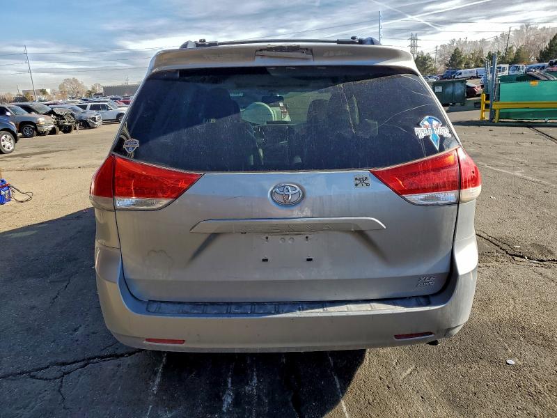 Photo 6 from auction – 2013 TOYOTA SIENNA XLE with VIN 5TDDK3DC8DS053632
