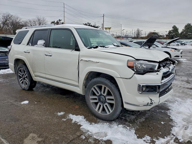 Foto 4 de la subasta – 2017 TOYOTA 4RUNNER SR con VIN JTEBU5JRXH5459330