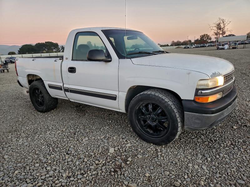 Photo 4 from auction – 2000 CHEVROLET SILVERADO with VIN 1GCEC14V0YZ148679