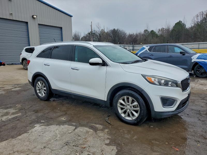 Photo 4 from auction – 2017 KIA SORENTO LX with VIN 5XYPG4A53HG217026