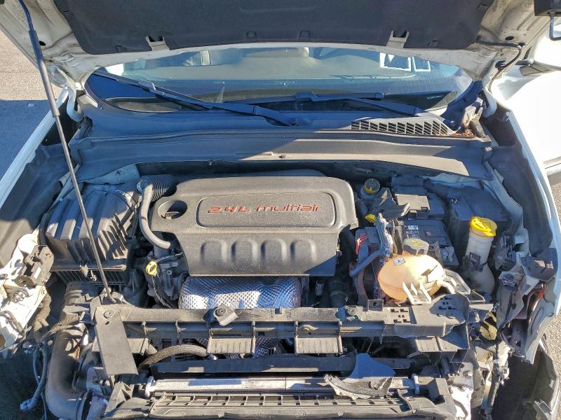 Photo 12 from auction – 2015 JEEP RENEGADE L with VIN ZACCJBBT0FPB69840