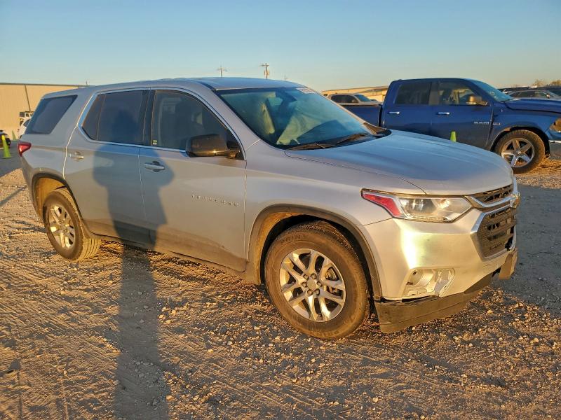 Photo 4 from auction – 2018 CHEVROLET TRAVERSE L with VIN 1GNERFKW6JJ251172