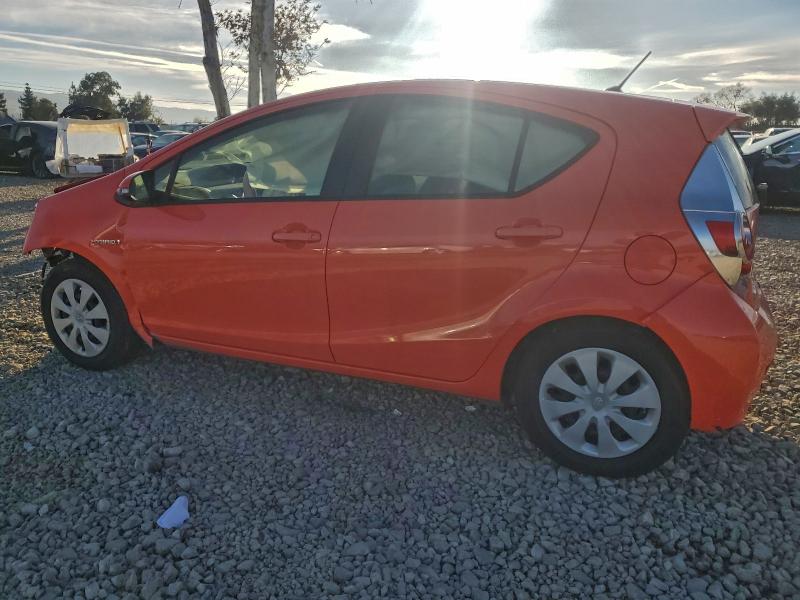 Photo 2 from auction – 2012 TOYOTA PRIUS C with VIN JTDKDTB31C1020326