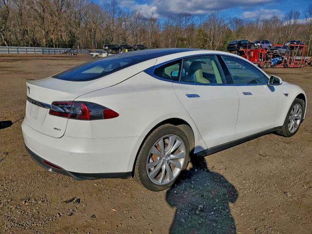 Photo 3 from auction – 2015 TESLA MODEL S 85 with VIN 5YJSA1H2XFF081679