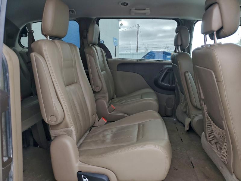 Photo 11 from auction – 2016 CHRYSLER TOWN & COU with VIN 2C4RC1BG2GR199289