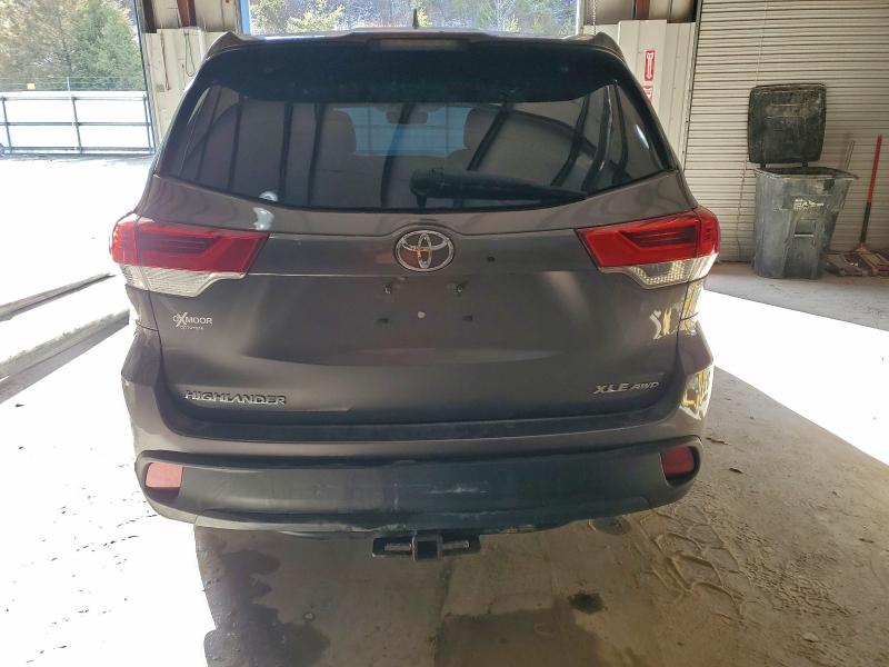 Photo 6 from auction – 2018 TOYOTA HIGHLANDER with VIN 5TDJZRFHXJS525688