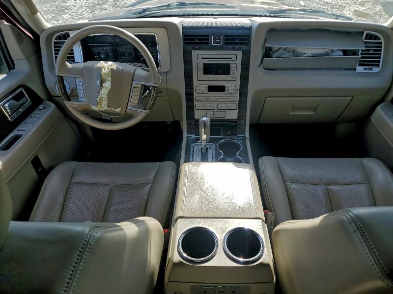 Photo 8 from auction – 2010 LINCOLN NAVIGATOR with VIN 5LMJJ2J59AEJ07584
