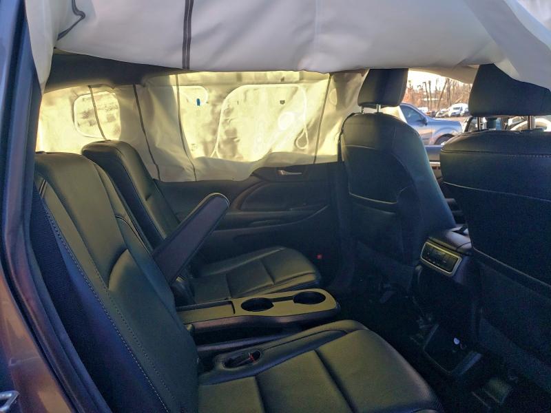 Photo 11 from auction – 2016 TOYOTA HIGHLANDER with VIN 5TDDKRFH5GS266764