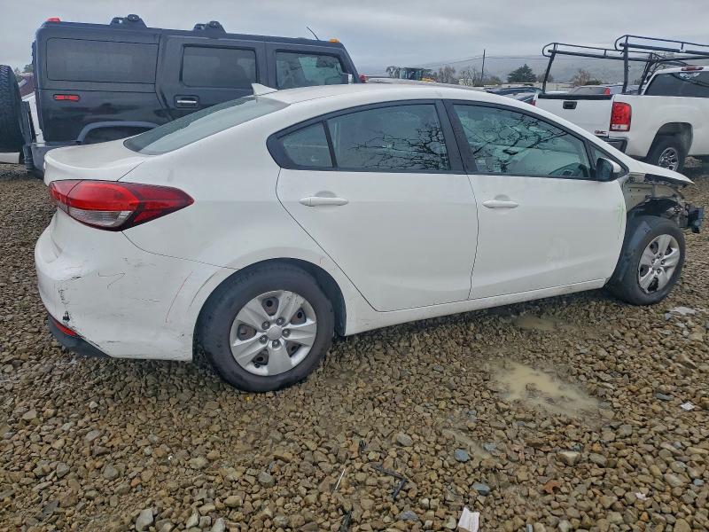 Photo 3 from auction – 2018 KIA FORTE LX with VIN 3KPFK4A77JE221434