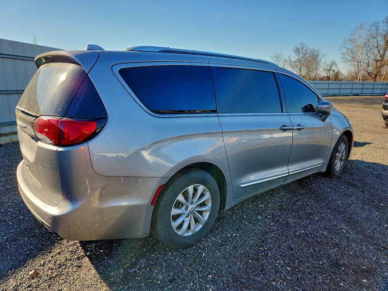 Photo 3 from auction – 2018 CHRYSLER PACIFICA T with VIN 2C4RC1BG0JR120290