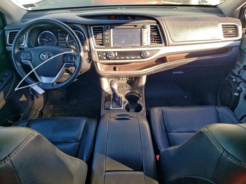 Photo 8 from auction – 2018 TOYOTA HIGHLANDER with VIN 5TDJZRFH8JS852820