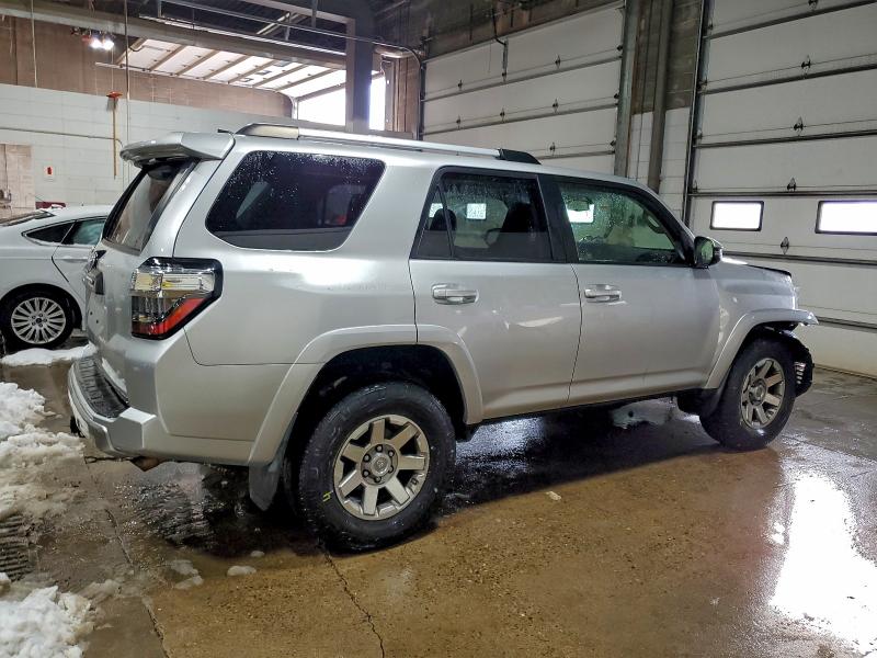 Photo 3 from auction – 2016 TOYOTA 4RUNNER SR with VIN JTEBU5JR7G5384598
