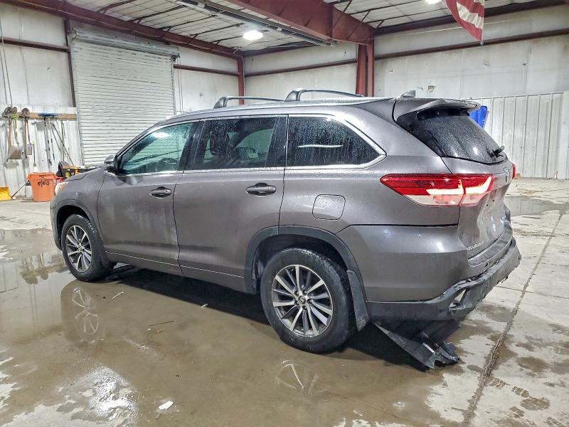 Photo 2 from auction – 2018 TOYOTA HIGHLANDER with VIN 5TDJZRFH1JS828438