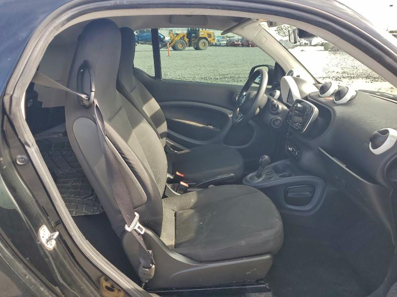 Photo 10 from auction – 2016 SMART FORTWO with VIN WMEFJ5DA6GK055849