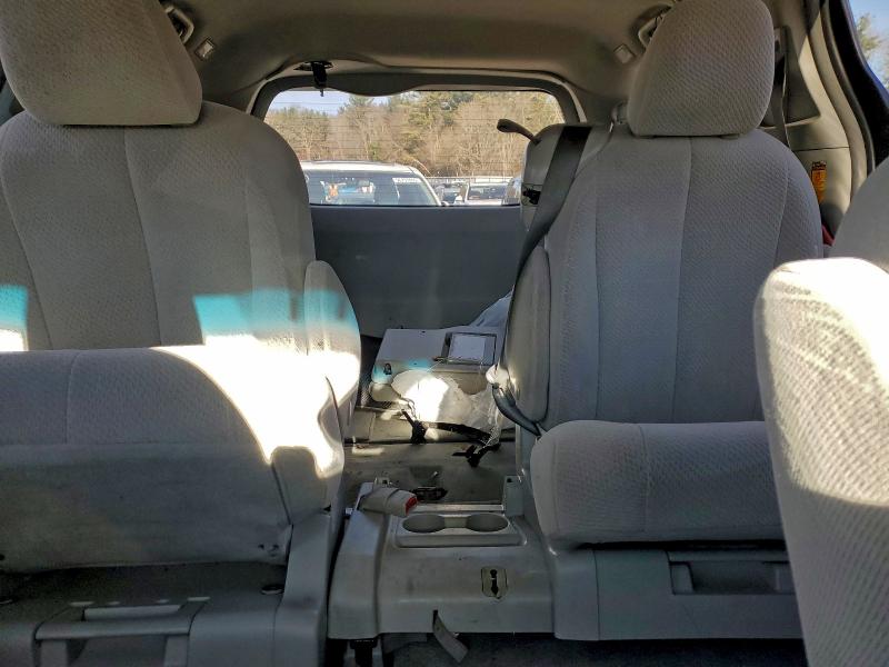 Photo 10 from auction – 2014 TOYOTA SIENNA LE with VIN 5TDKK3DC8ES449973