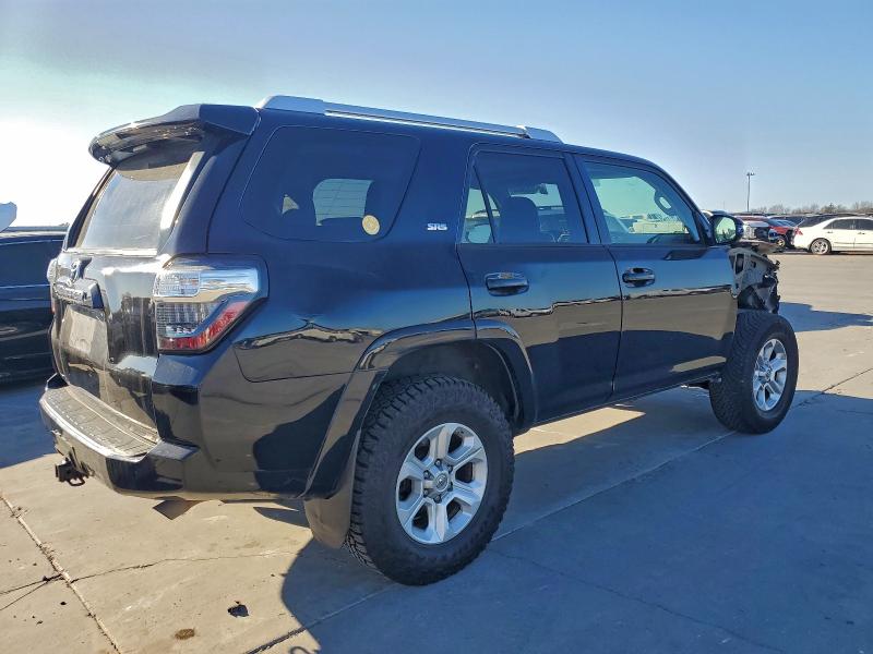 Photo 3 from auction – 2015 TOYOTA 4RUNNER SR with VIN JTEBU5JR2F5253688