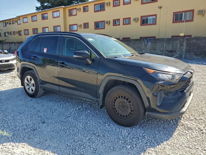 Photo 4 from auction – 2020 TOYOTA RAV4 LE with VIN JTMG1RFV7LD059076