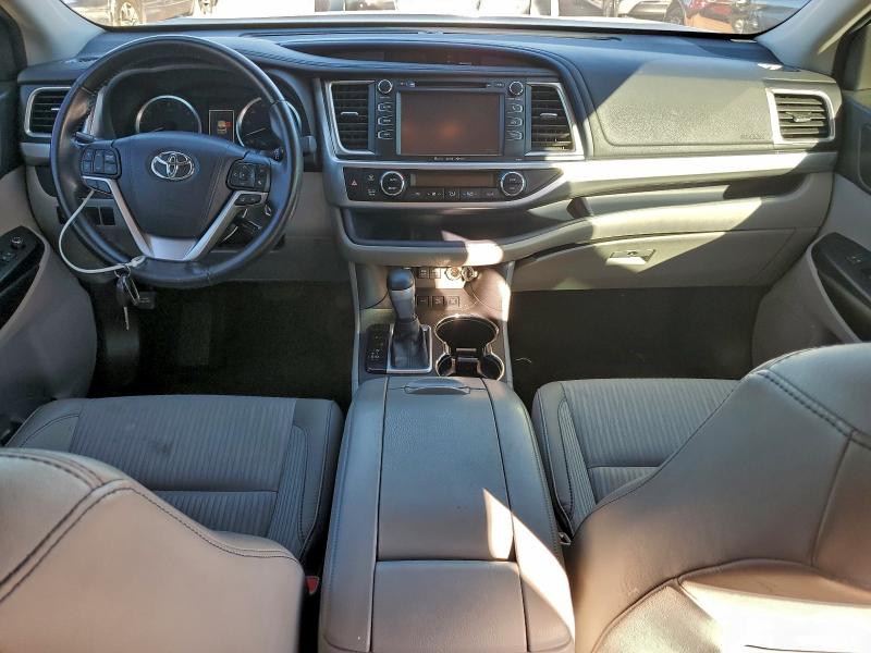 Photo 8 from auction – 2017 TOYOTA HIGHLANDER with VIN 5TDBZRFH1HS429141