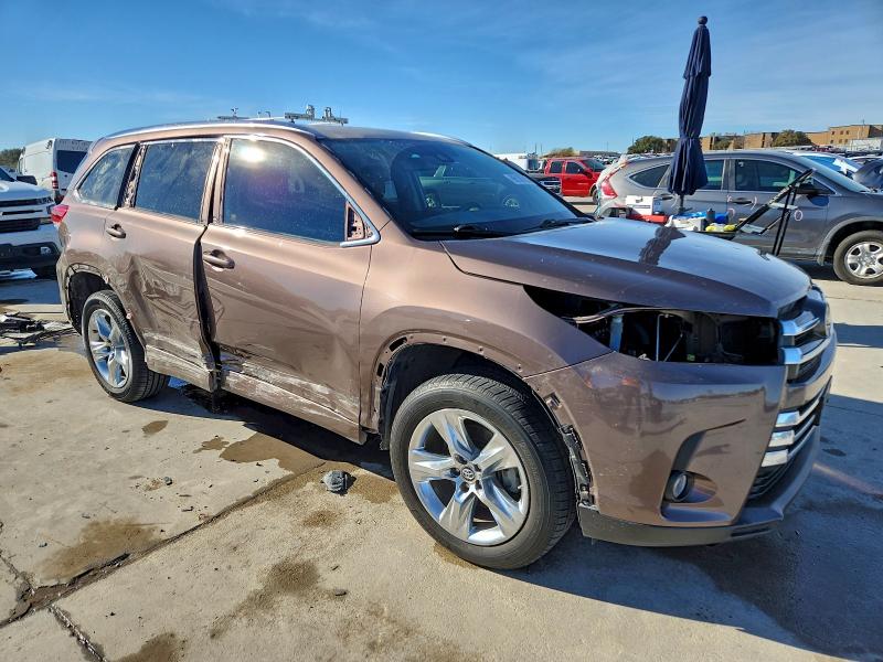 Photo 4 from auction – 2018 TOYOTA HIGHLANDER with VIN 5TDYZRFH3JS237736