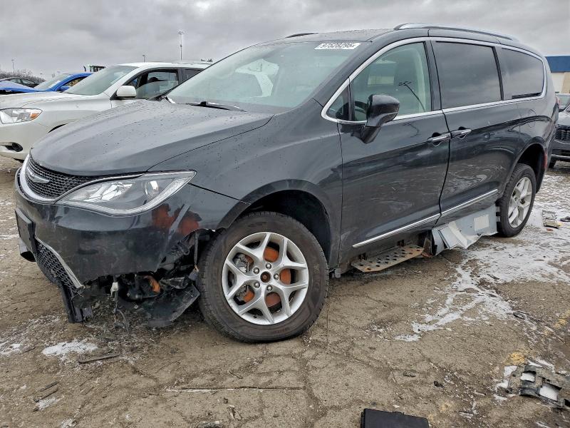 CHRYSLER PACIFICA 2018 with VIN 2C4RC1BG8JR314923 - Photo from auction