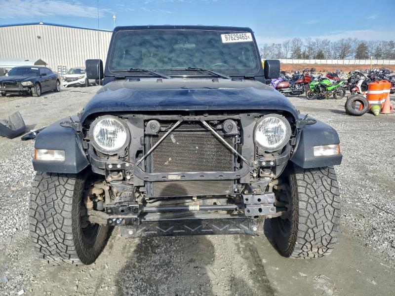 Photo 5 from auction – 2020 JEEP GLADIATOR with VIN 1C6HJTAG4LL108063