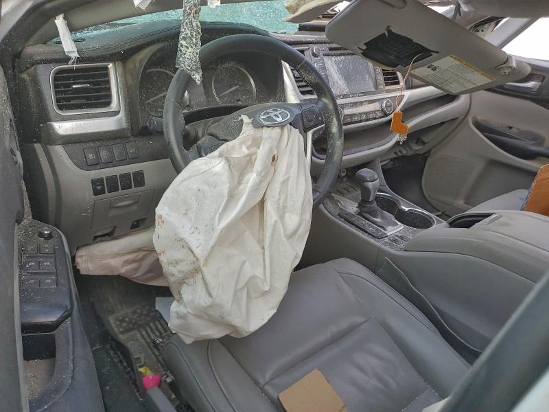 Photo 8 from auction – 2017 TOYOTA HIGHLANDER with VIN 5TDJZRFH9HS415547