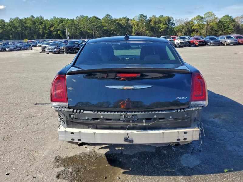 Photo 6 from auction – 2019 CHRYSLER 300 TOURIN with VIN 2C3CCAAG3KH690657