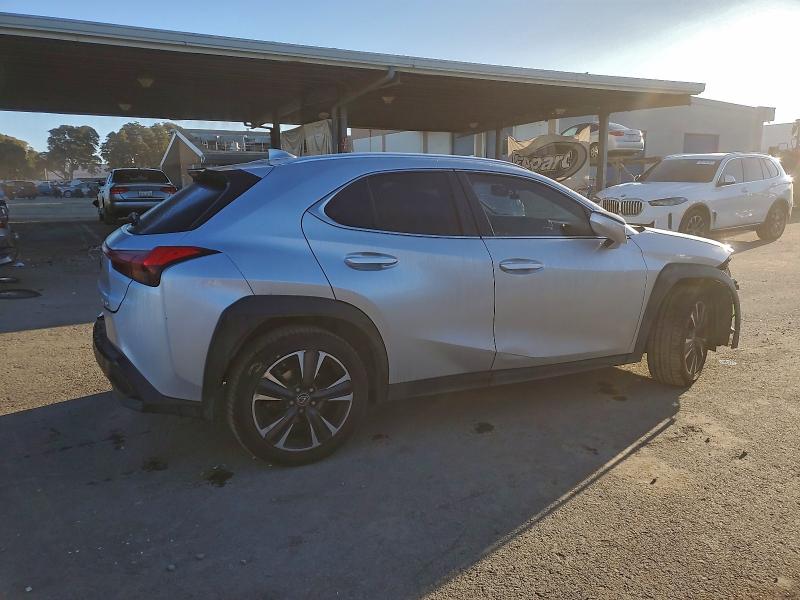 Photo 3 from auction – 2019 LEXUS UX 200 with VIN JTHY3JBH9K2008249