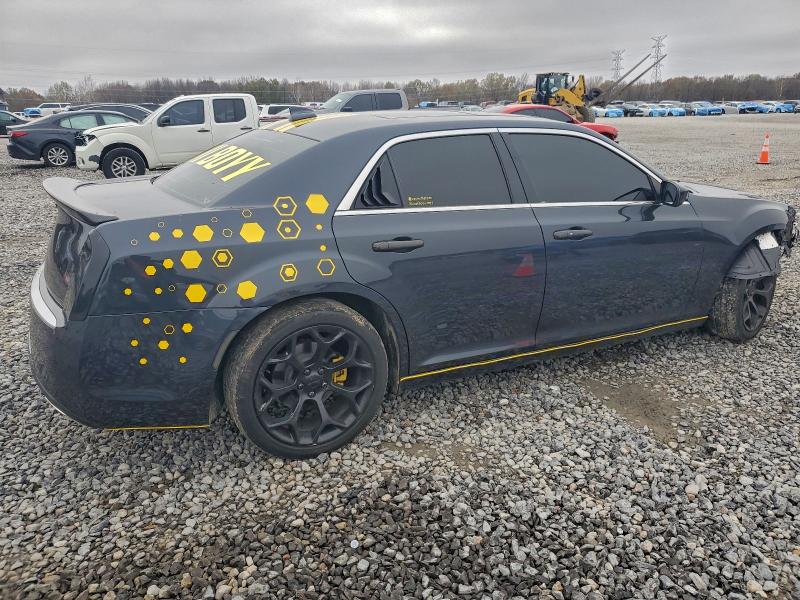 Photo 3 from auction – 2018 CHRYSLER 300C with VIN 2C3CCAPT9JH227764