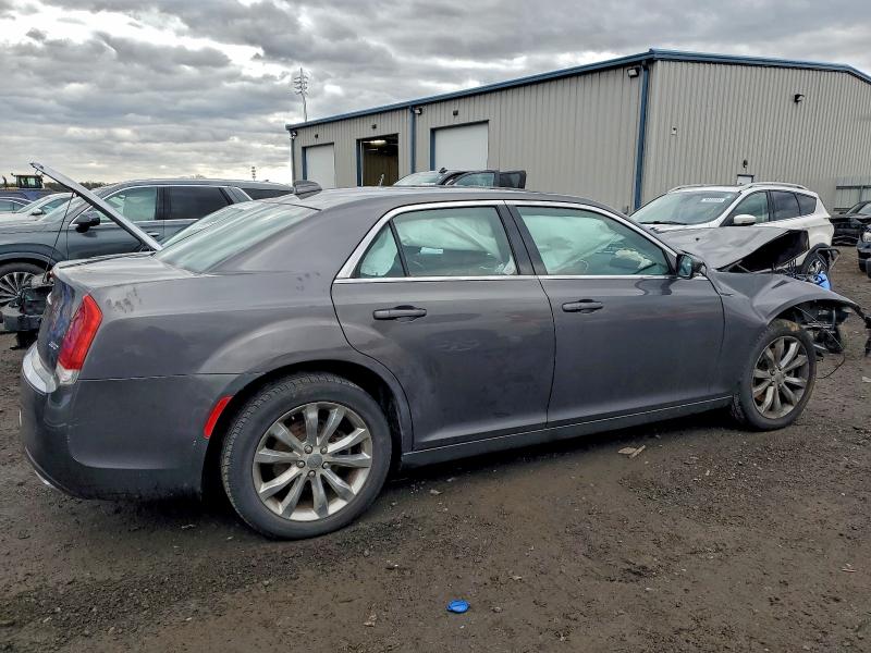 Photo 3 from auction – 2015 CHRYSLER 300 LIMITE with VIN 2C3CCARGXFH831377