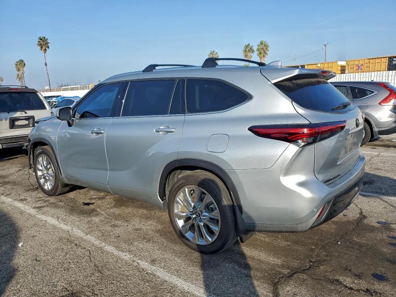 Photo 2 from auction – 2023 TOYOTA HIGHLANDER with VIN 5TDYARAH7PS527274