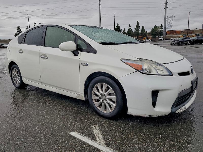 Photo 4 from auction – 2014 TOYOTA PRIUS PLUG with VIN JTDKN3DP8E3059614