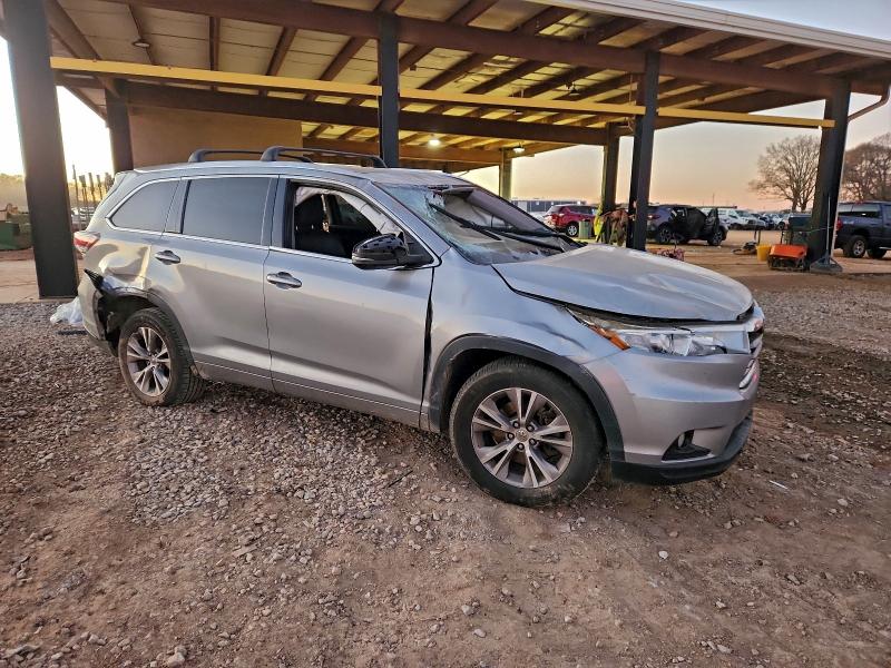 Photo 4 from auction – 2015 TOYOTA HIGHLANDER with VIN 5TDKKRFH8FS101426