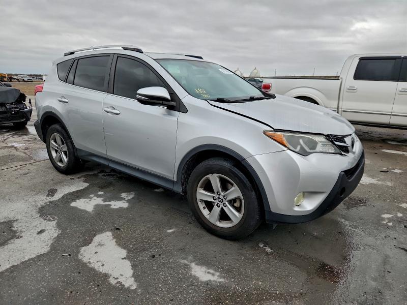 Photo 4 from auction – 2015 TOYOTA RAV4 XLE with VIN JTMWFREV3FJ046944