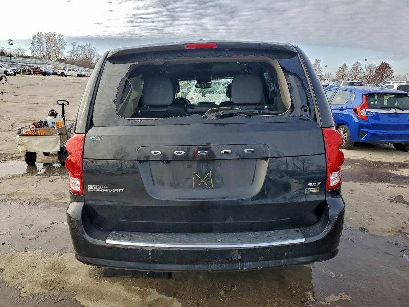 Photo 6 from auction – 2018 DODGE GRAND CARA with VIN 2C4RDGCGXJR302173