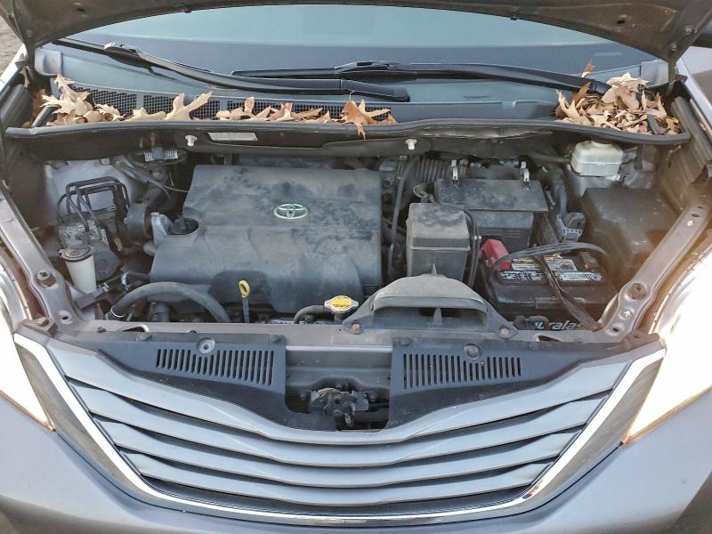 Photo 12 from auction – 2014 TOYOTA SIENNA XLE with VIN 5TDYK3DC3ES435893