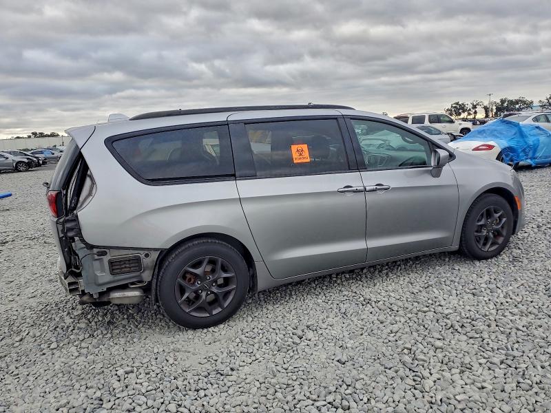 Photo 3 from auction – 2018 CHRYSLER PACIFICA T with VIN 2C4RC1BG4JR351421
