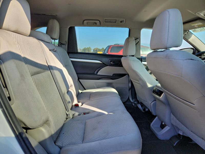 Photo 11 from auction – 2015 TOYOTA HIGHLANDER with VIN 5TDZARFH7FS016529