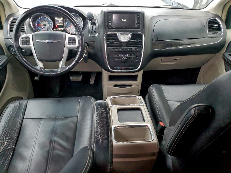 Photo 8 from auction – 2016 CHRYSLER TOWN & COU with VIN 2C4RC1BG0GR268156