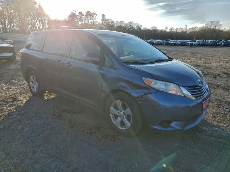 Photo 4 from auction – 2017 TOYOTA SIENNA LE with VIN 5TDKZ3DC2HS775221