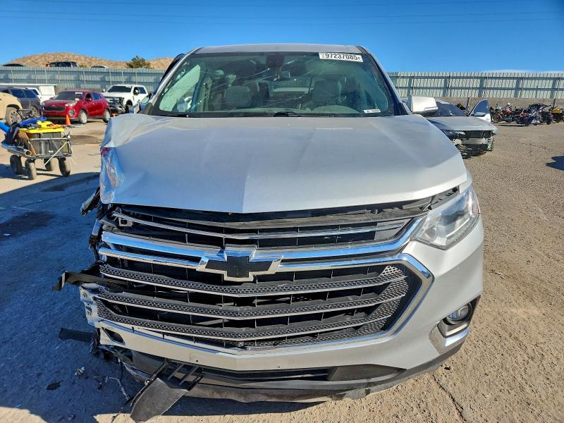 Photo 5 from auction – 2018 CHEVROLET TRAVERSE with VIN 1GNERHKW9JJ261156
