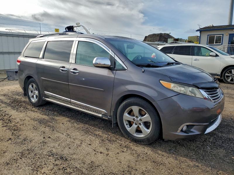 Photo 4 from auction – 2013 TOYOTA SIENNA XLE with VIN 5TDYK3DC7DS296544
