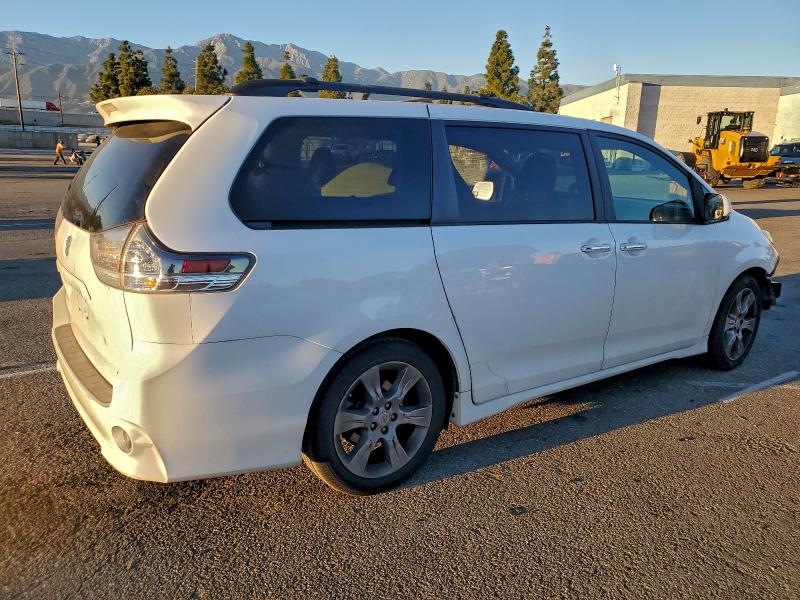 Photo 3 from auction – 2016 TOYOTA SIENNA SE with VIN 5TDXK3DC1GS722969