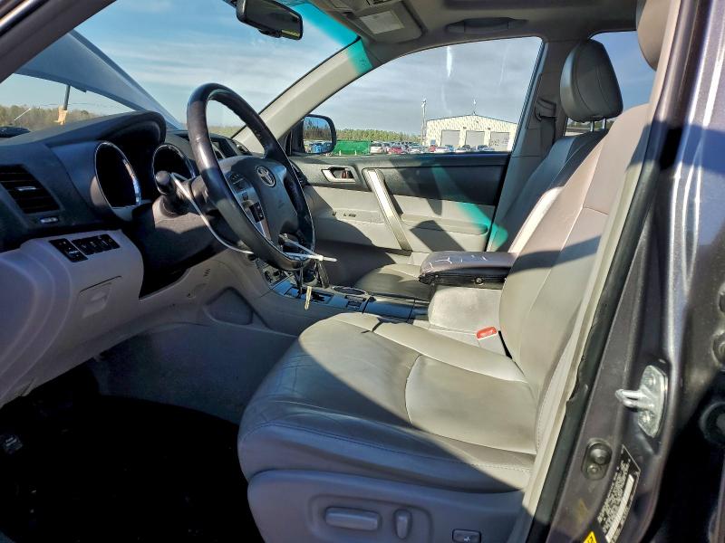 Photo 7 from auction – 2011 TOYOTA HIGHLANDER with VIN 5TDBK3EH8BS092669