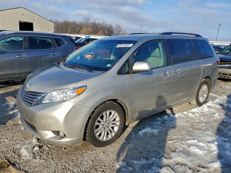 TOYOTA SIENNA XLE 2017 with VIN 5TDYZ3DC5HS871788 - Photo from auction