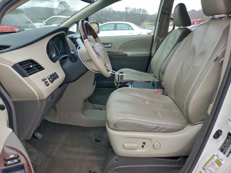 Photo 7 from auction – 2011 TOYOTA SIENNA XLE with VIN 5TDYK3DC8BS069750