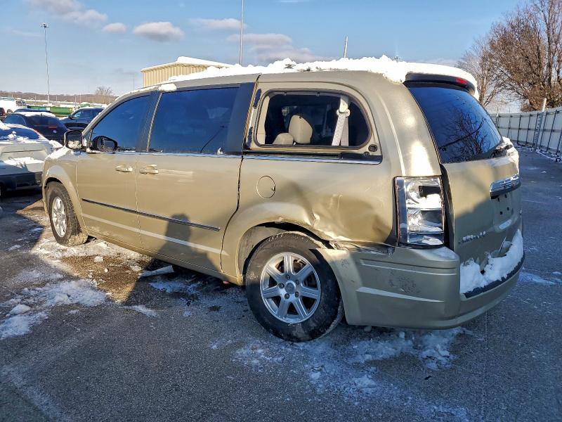 Photo 2 from auction – 2010 CHRYSLER TOWN & COU with VIN 2A4RR5D17AR241679
