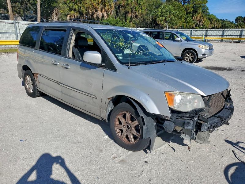 Photo 4 from auction – 2012 CHRYSLER TOWN & COU with VIN 2C4RC1BG9CR275830