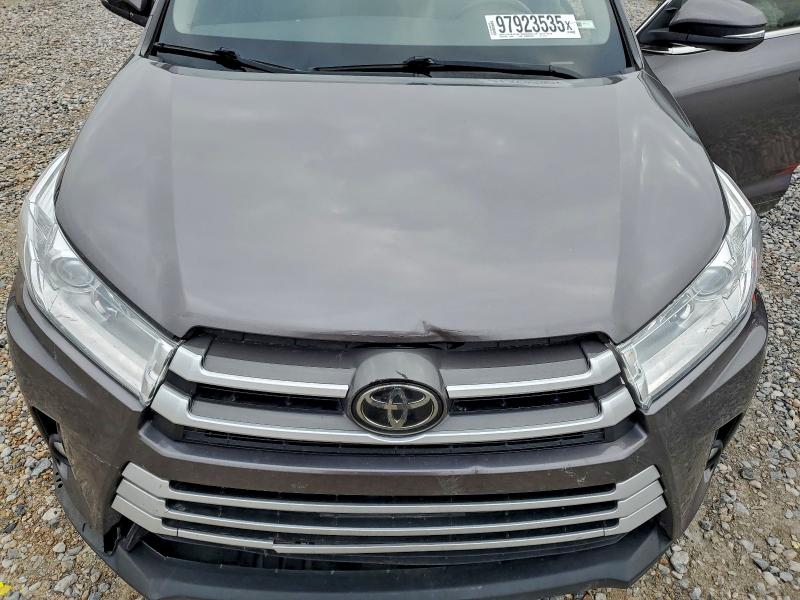 Photo 12 from auction – 2018 TOYOTA HIGHLANDER with VIN 5TDKZRFH1JS531934