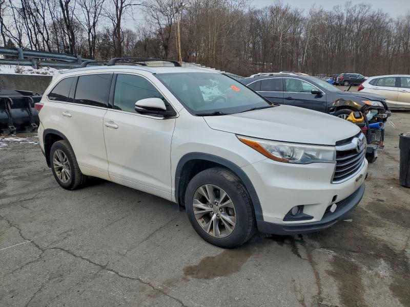 Photo 4 from auction – 2015 TOYOTA HIGHLANDER with VIN 5TDJKRFH5FS112881